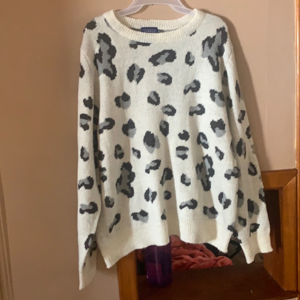 Simply Styled Large Leopard Sweater